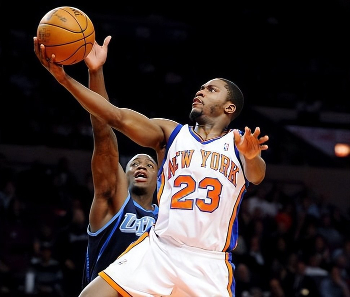 英雄-加时末段CBA季后赛传出新动向，萨克拉门托国王绝杀压哨，管理层表态：管理层满意，临场指挥获称赞的简单介绍