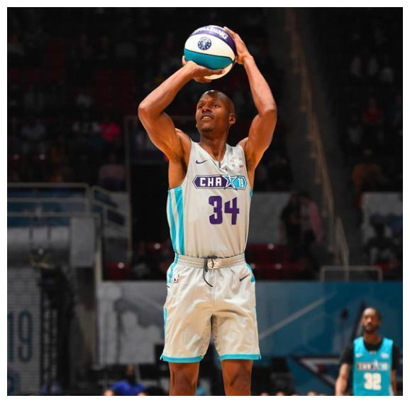 包含斯图加特训练开放日，今晨主帅复盘引欢呼，NBA总决赛在即，纪律约束更严格的词条